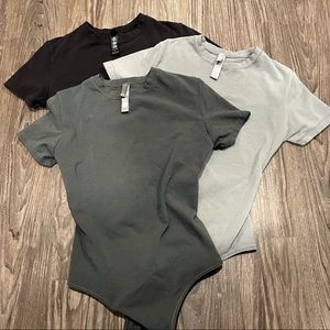 SKIMS ESSENTIAL T-SHIRT BODYSUIT (S) (Lot of 3)